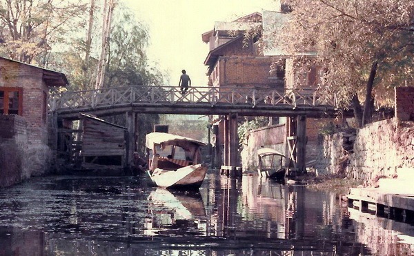 Waterways through the old town of Srinagar, J&K, 1987